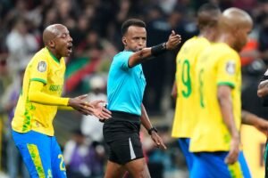 FIFA e Gianni Infantino têm perguntas a responder após o tratamento escandaloso de Omar Abdulkadir Artan