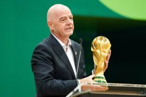 Gianni Infantino foi agredido com denúncia criminal dias antes do início da Copa do Mundo