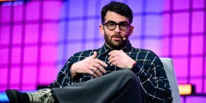 Home Office proíbe Hasan Piker do Reino Unido, pois vistos ‘hostis’ de influenciadores americanos de extrema esquerda foram revogados
