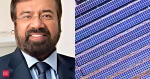 Mar de painéis solares da China O vídeo de Harsh Goenka desperta debate sobre energia renovável sem terra.