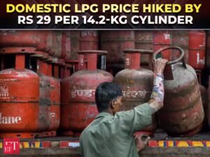 O preço doméstico do GLP aumenta Rs 29, segundo aumento em meio à crise do Oriente Médio – The Economic Times Video