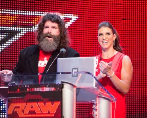 ‘Sem coração, inacreditavelmente cruel’: Mick Foley revela o momento que o estimulou a deixar a WWE, planos para um novo papel na AEW