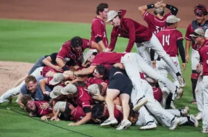 Torneio de beisebol da NCAA 2026: programação, pontuações e muito mais para as Super Regionais
