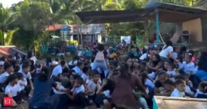 Vídeo assustador do terremoto nas Filipinas: crianças tremem e gritam enquanto o telhado desaba durante um forte terremoto