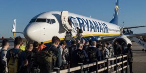 Voo da Ryanair decola sem 150 passageiros enquanto passageiros em pânico ‘correm’ em meio ao caos na fronteira da UE